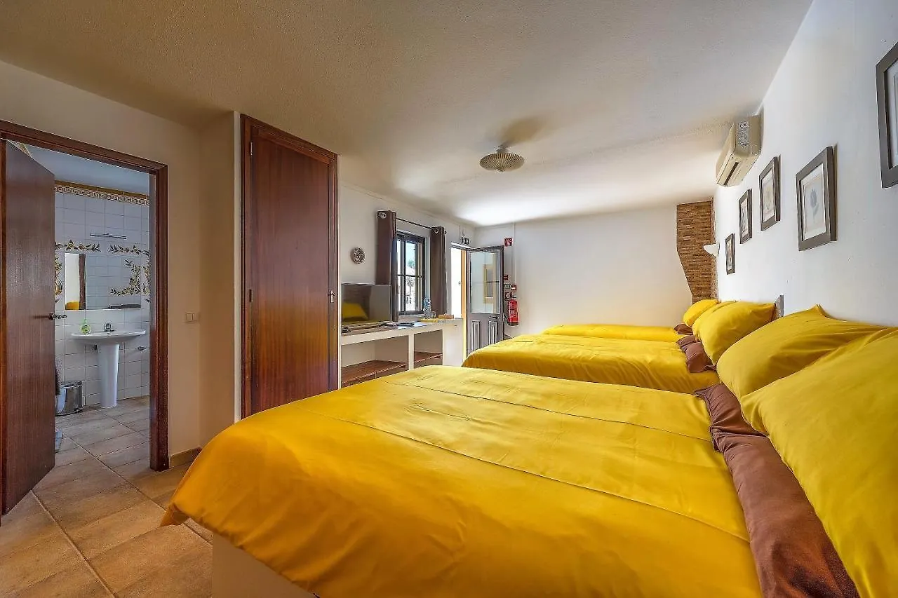 Bed and Breakfast Casa Dos Ninos Сан-Бартоломеу-де-Мессинеш 3*,  Португалия