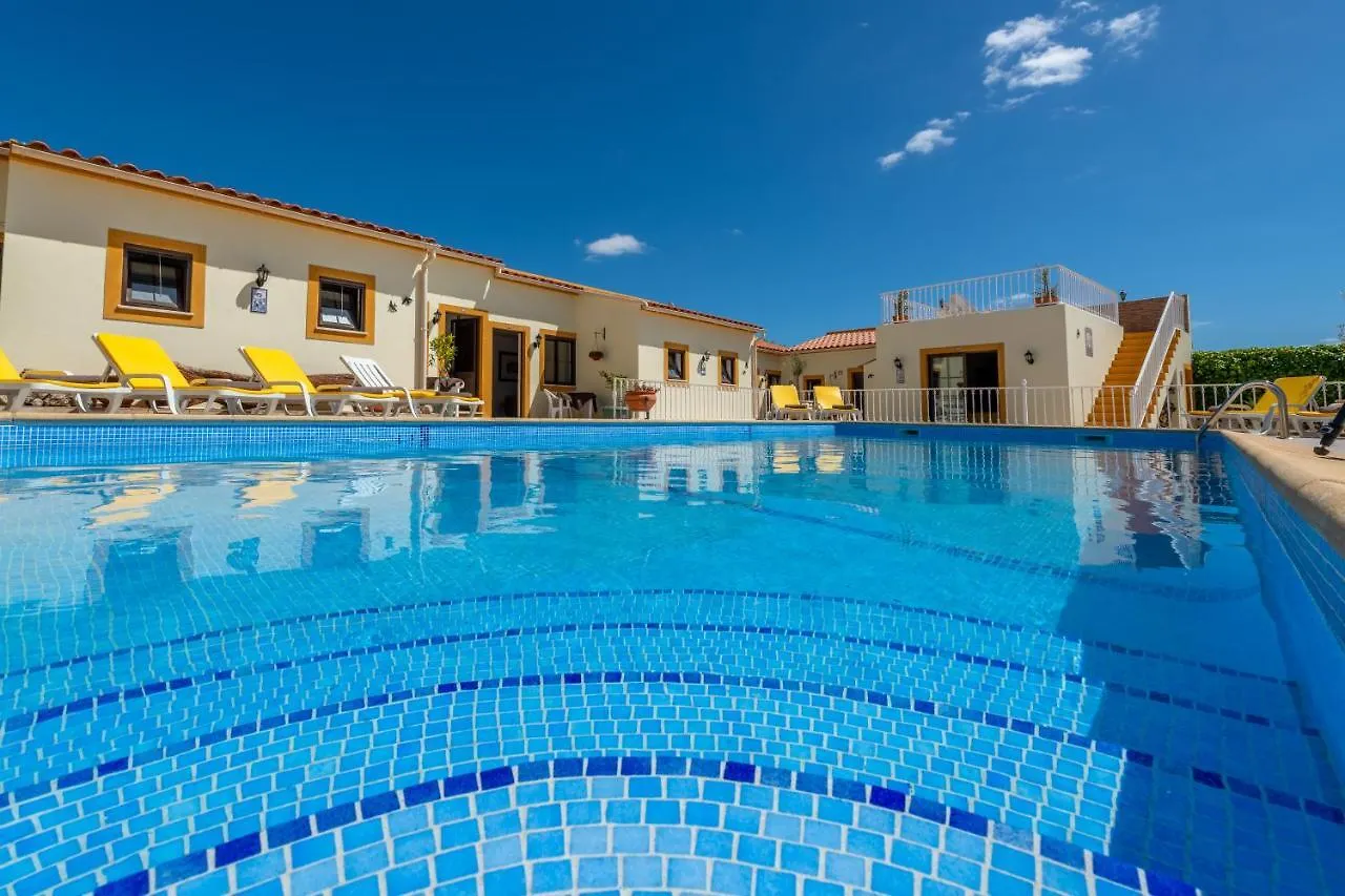 Bed and Breakfast Casa Dos Ninos Сан-Бартоломеу-де-Мессинеш Отель типа 